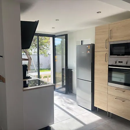 Casa vacanze Maison Avec Jardin Bourg *